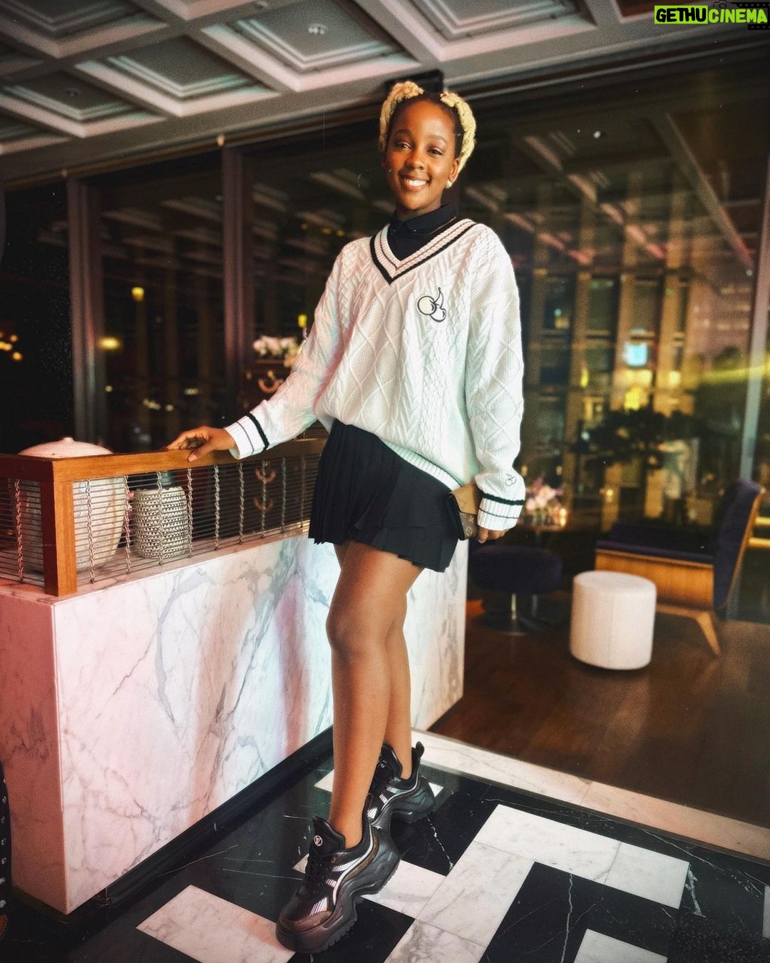 Thuso Mbedu Instagram - Seoul time ✌🏾 🫰🏾 Seoul, South Korea