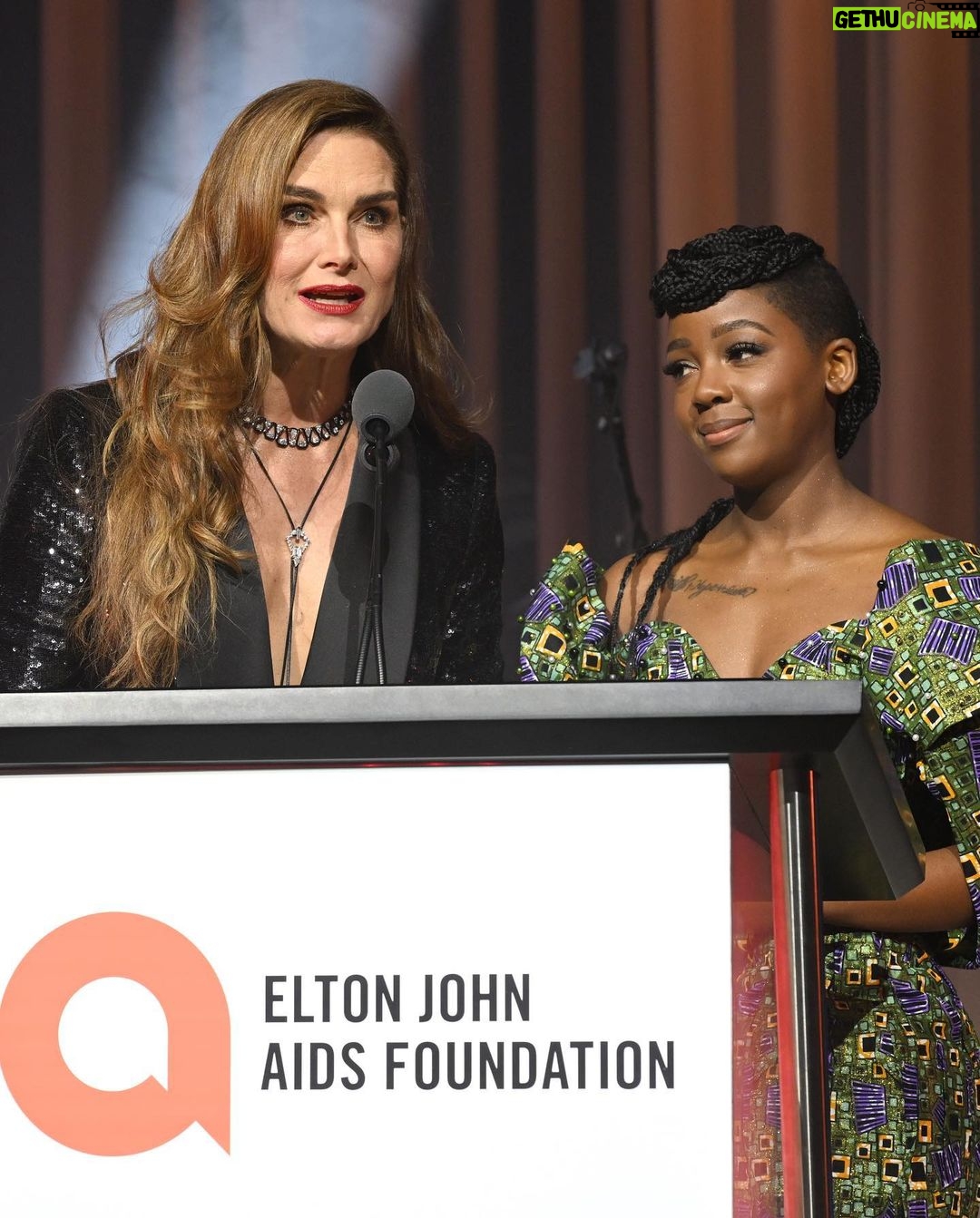 Thuso Mbedu Instagram - Yesterday I was invited by the @ejaf to be one of the presenters shining a light on the HIV/AIDS crisis. When the invitation came in, accepting and honoring it was a no-brainer for me as I lost a family member to the AIDS virus less than 2 months ago. Yes, leaps and bounds have been made in terms of educating and aiding people living with HIV/AIDS but there’s a lot more that still needs to be done. Keep educating yourself and those around because if you know better, you do better. Thank you to Brooke Shields who was a lovely co-presenter 🫶🏾💜🫶🏾 I was also very happy to be able to wear a South African designer on that carpet. Thank you @hauteafrika