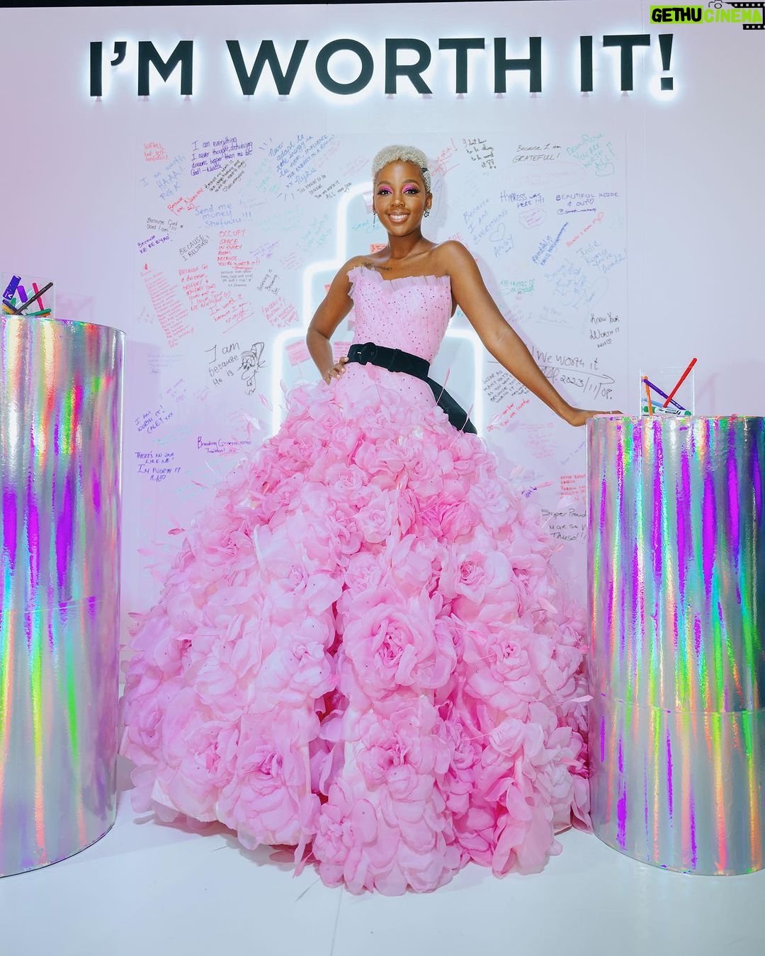 Thuso Mbedu Instagram - What do we call it when the dream you didn’t dare to dream becomes a reality? 😯 Whatever that word is, it’s what we will call the night of @lorealparis in Sub-Saharan Africa as words are clearly failing me 😭 Thank you to every single person who made this a night to remember. A triple special shout-out to my team who made me look so dreamy. Designers @willetdesignscouture Styled by @chloeandreawelgemoed Hair @urban_mimz Makeup @nonifemi_makeup Jewelry @nungudiamonds Captured by @_rtcstudios #WorthIt #LorealParis Johannesburg, South Africa