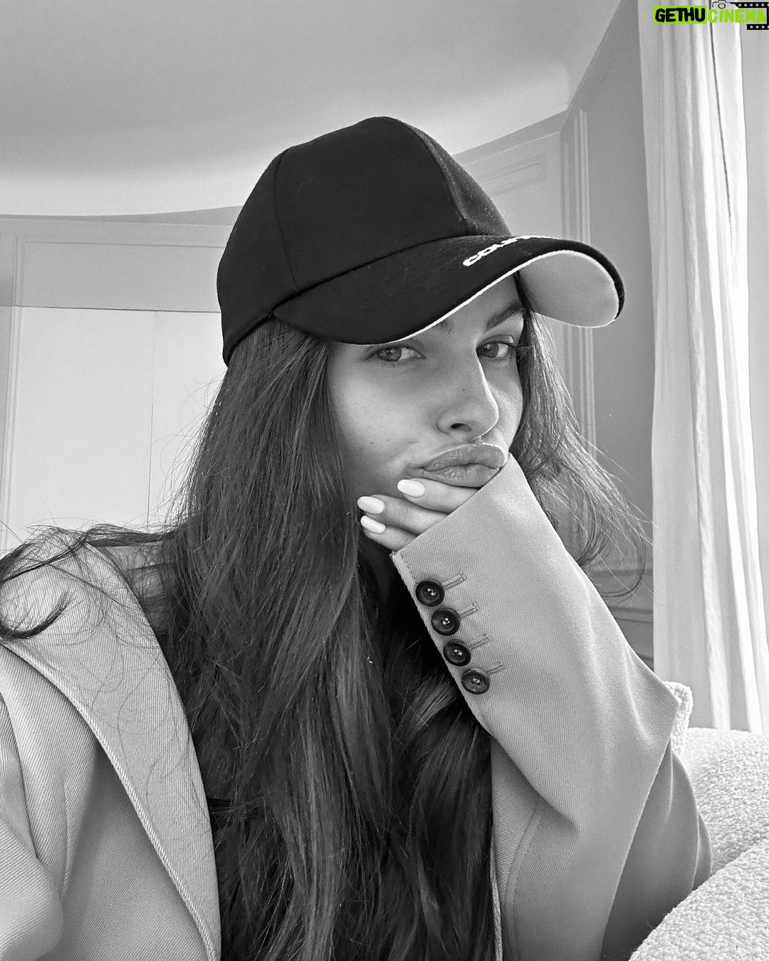 Thylane Blondeau Instagram - π§πΌββοΈπ§πΌπ§πΌββοΈ
