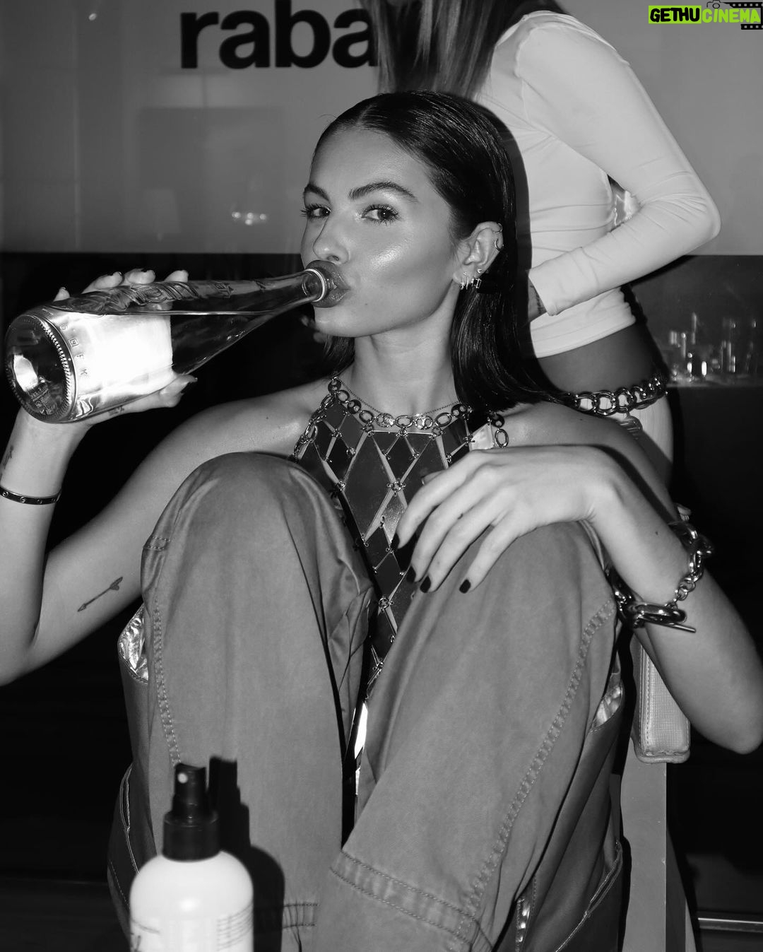 Thylane Blondeau Instagram - Bts @rabanne 💛 Hair @lauriezanolettihair MUA @aliandreeamakeup Rings @apmmonaco
