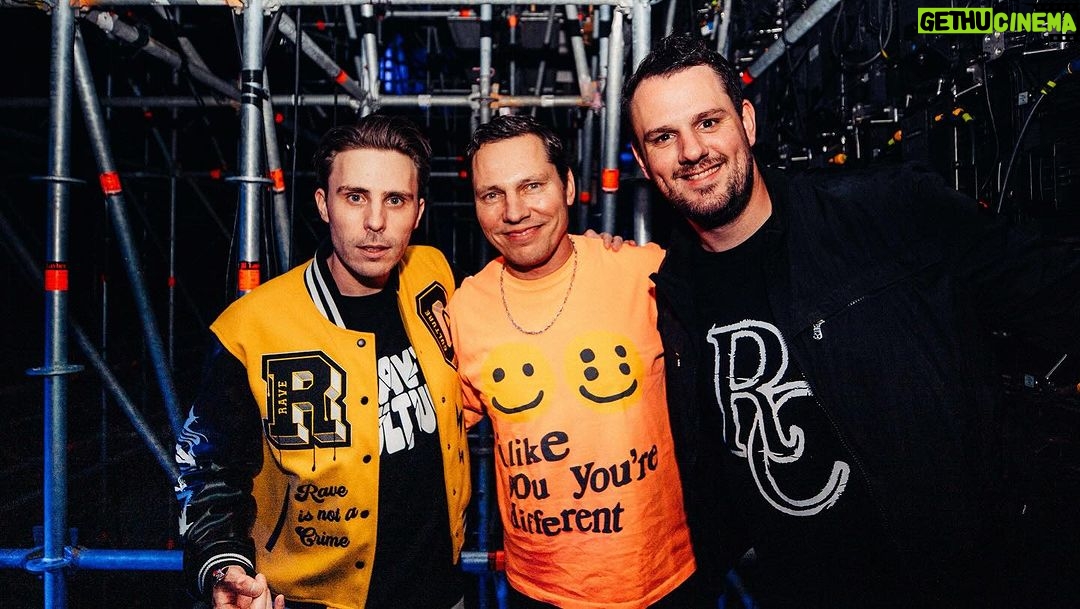 TiΓ«sto Instagram - Proud to release my collaboration with @dimitrivegasandlikemike @wandwmusic @dido This has been a festival banger highlight in my sets! π₯π₯πππ Tomorrowland Brasil
