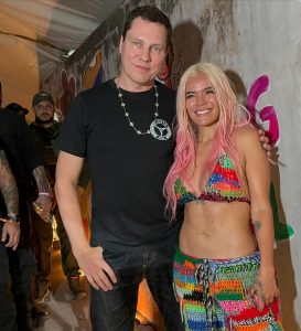 Tiësto Instagram - Muchas gracias por una noche especial @karolg It was an honor to be part of your show 🙏🏻❤️ Medellín, Colombia