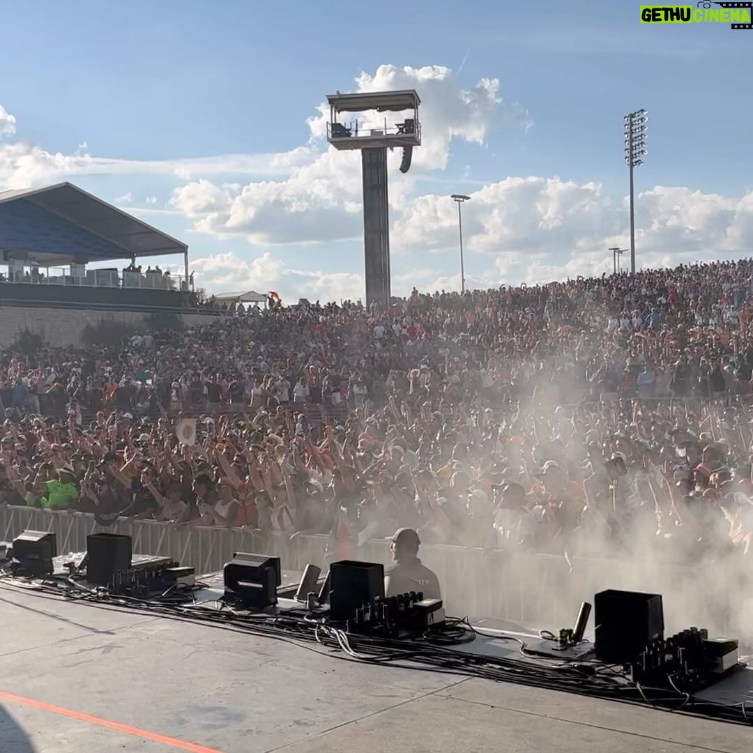 Tiësto Instagram - I took my twin brother’s truck to the race @espn @f1 @teslamotors Circuit of The Americas