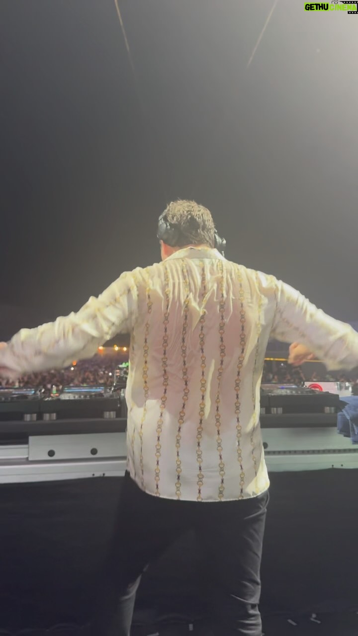 Tiësto Instagram - Meet her at the love parade in a 2023 new Tiësto jacket @dahool_music 🚀 @mdlbeast #tiëstoremix Let me know if you like it!⬇️⬇️