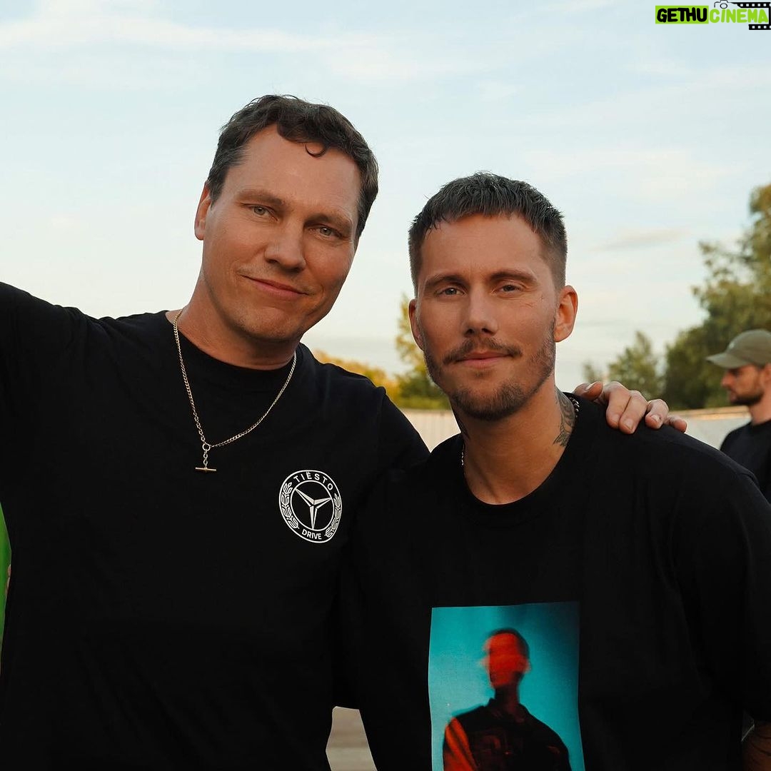 Tiësto Instagram - Amsterdam connecting with new and old friends @dancevalley 🔥🎉❤️ Amsterdam, Netherlands