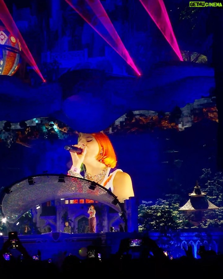 Tiësto Instagram - A few of my favorite moments from @tomorrowland ! What was yours ?!! 💫💫 Full performance now streaming on my YouTube.