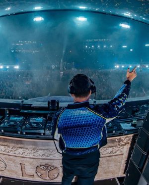 Tiësto Instagram - When I tell my kids I have to go to “work” and they see me closing the MainStage @tomorrowland 🤣
