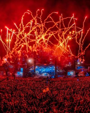 Tiësto Instagram - When I tell my kids I have to go to “work” and they see me closing the MainStage @tomorrowland 🤣