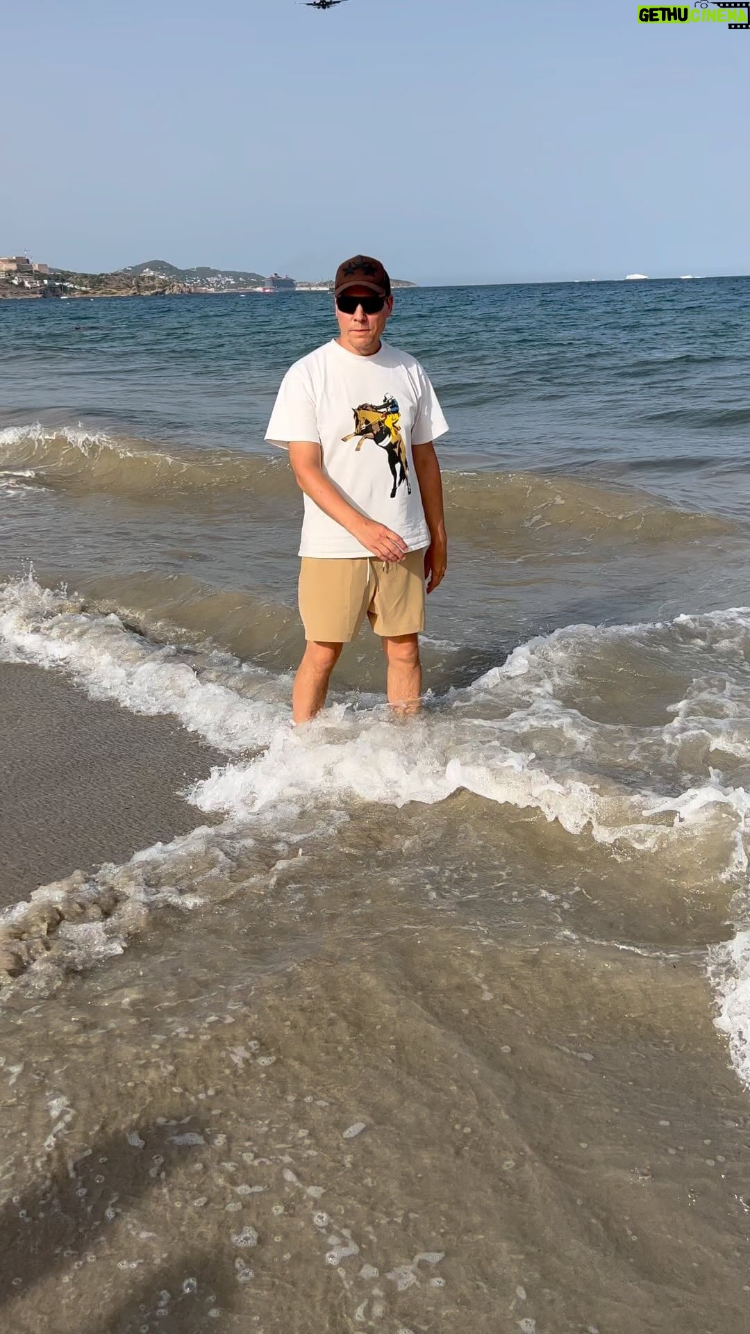 Tiësto Instagram - Feels soooo good to be back home in Ibiza !!