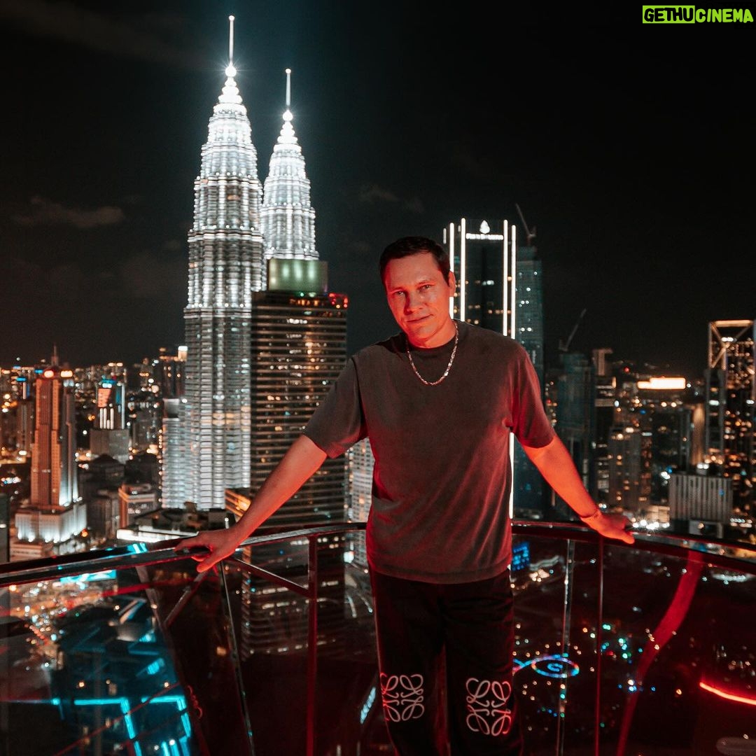 Tiësto Instagram - Finally back in Malaysia and it was incredible! 🙏🏻✨🎊 Kuala Lumpur, Malaysia