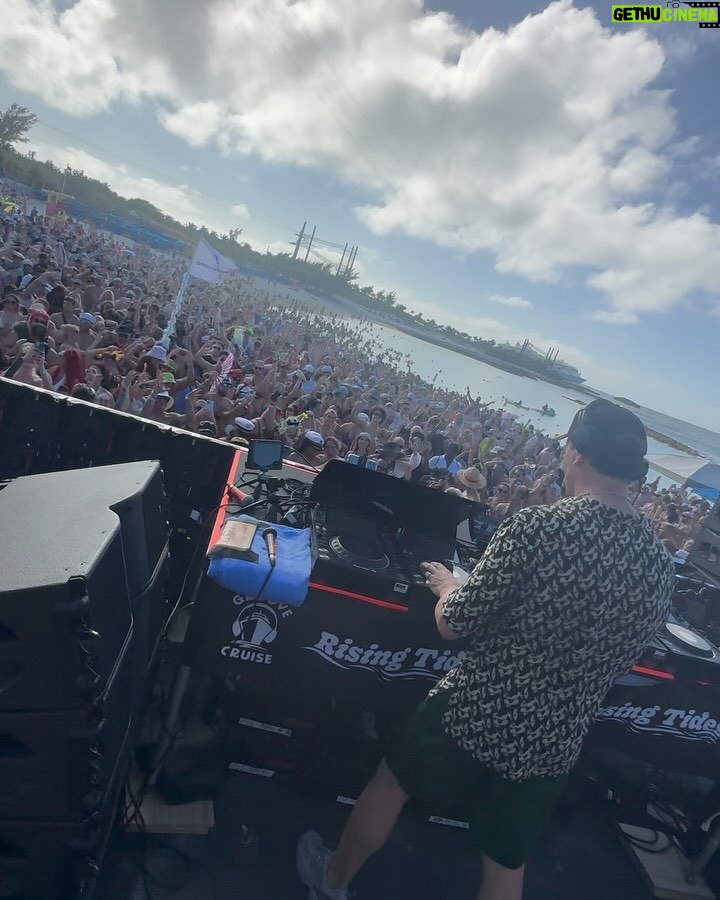 Tiësto Instagram - Here’s some tracks I have been playing out this weekend! Let me know which one you like! Florida