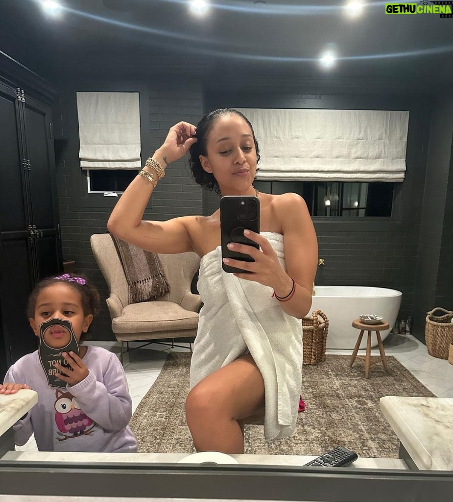 Tia Mowry Instagram - Mirror selfies with me and my forever best friend! Would do anything for this girl!