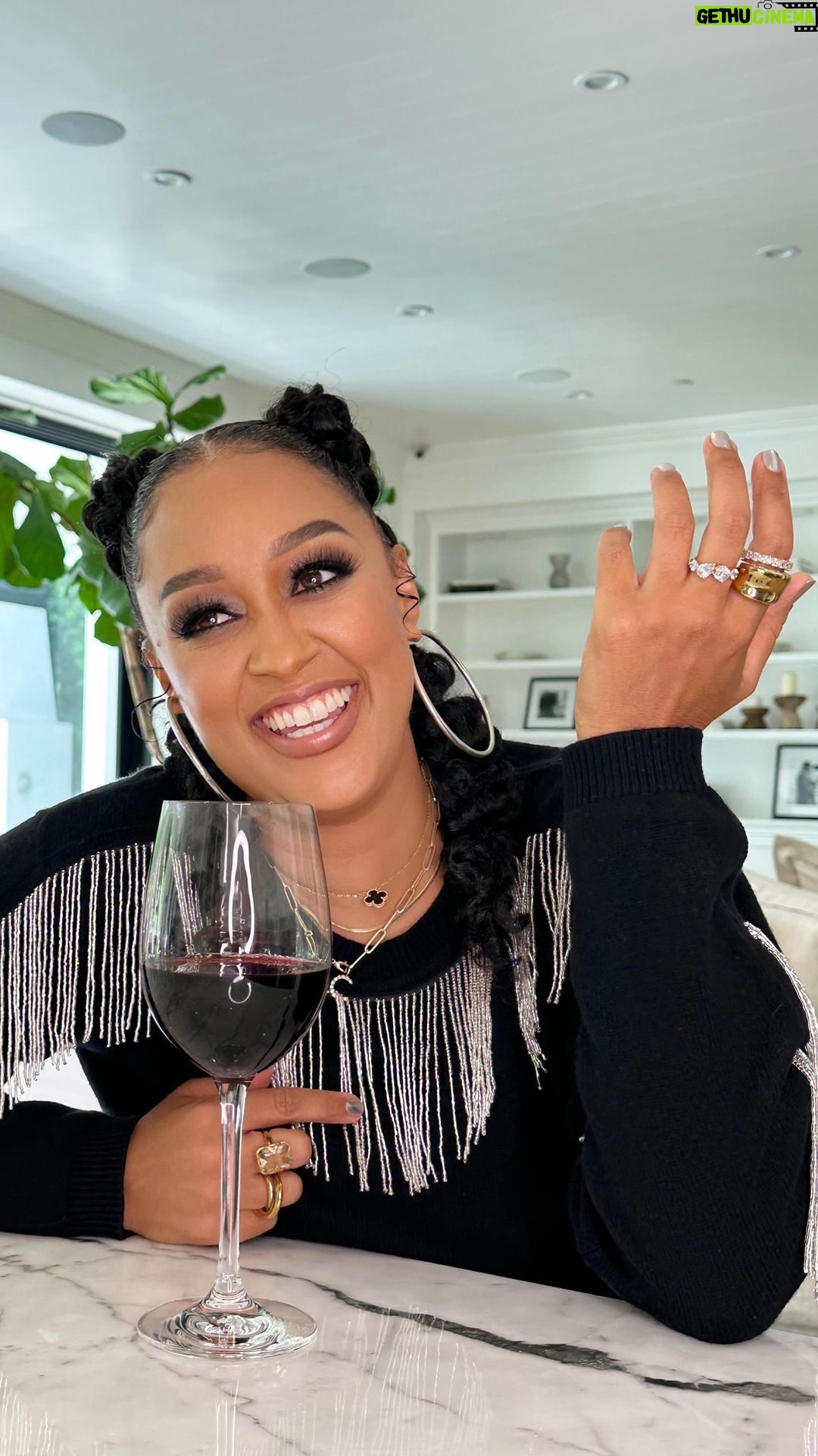Tia Mowry Instagram - Love bombing, gaslighting, and emotional unavailability, OH MY 😩 kidding, but not kidding 🥴