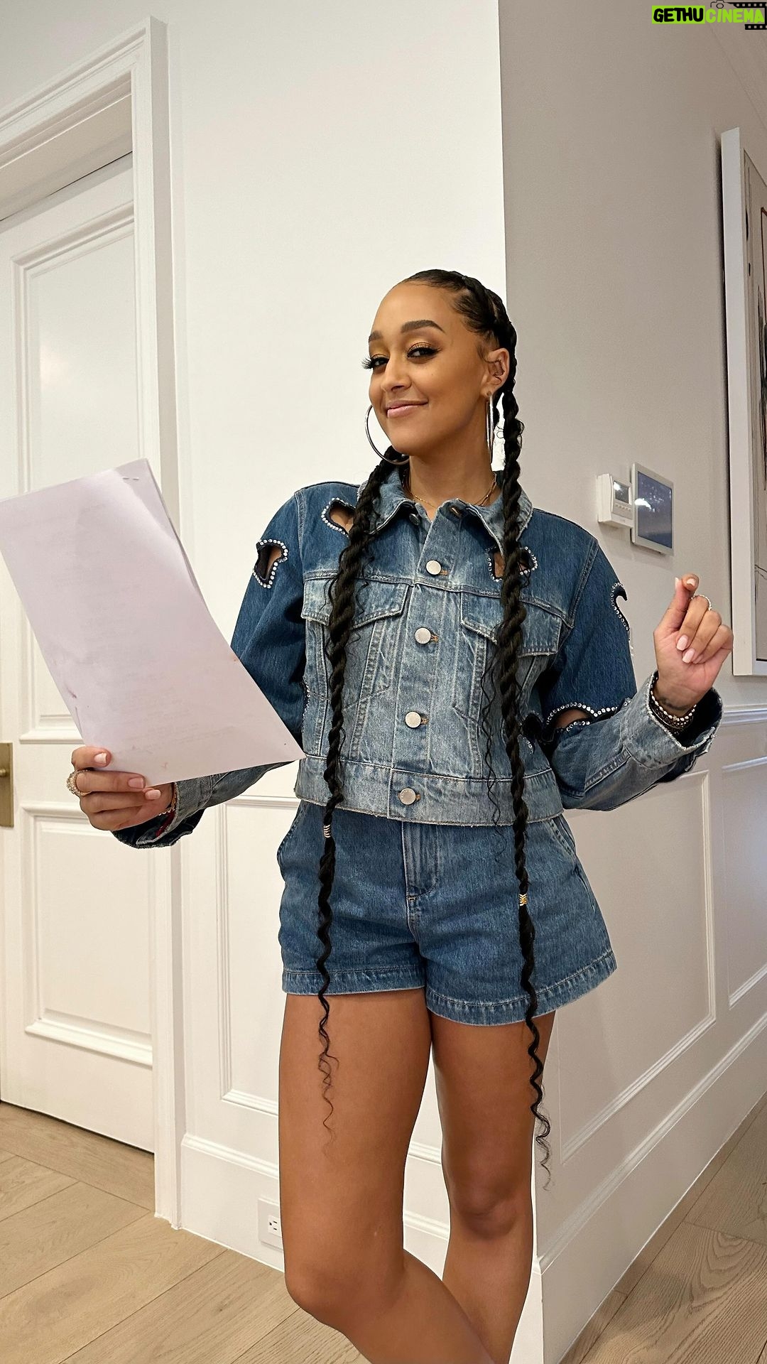 Tia Mowry Instagram - darrrrrling, Iām an actor š