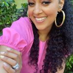 Tia Mowry Instagram - Embracing my inner selfie queen 👑🤳🏾 Show off your crown, strike a pose, and let’s celebrate #NationalSelfieDay!