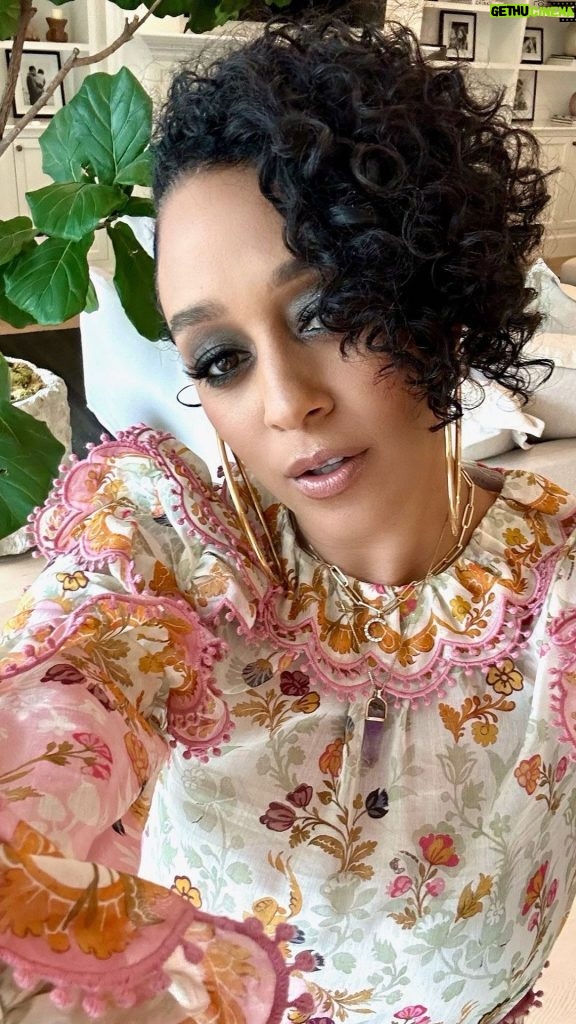 Tia Mowry Instagram - That moment when you see your friend about to settle for less than they deserve is a hard one to witness. I’ve learned the people you love are going to do what they want, and you can’t make people’s decisions for them. It can be frustrating situation because you know your friend is this amazing person that deserves so much, but a lot of the time they have to come to that conclusion themselves. However, you can constantly remind them of their worth, how much you love them, and be there to affirm their power while they figure it all out 💕