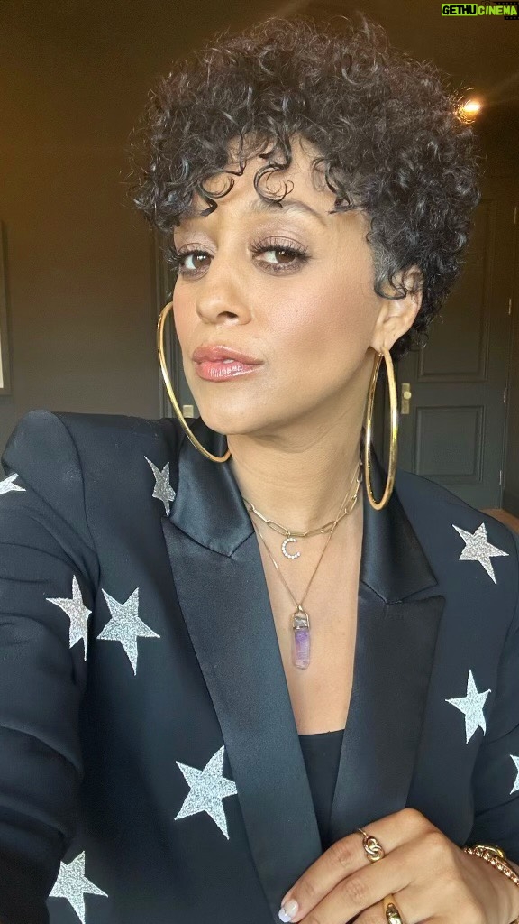 Tia Mowry Instagram - Behind the scenes of my recent haircut 💇🏽‍♀️ The overwhelming support and love I’ve received since sharing my new look has been truly heartwarming. Today, I want to share a glimpse of the journey that led me to this decision. This haircut represents so much more than just a change in appearance; it’s a symbol of self-discovery and embracing the beauty of vulnerability ❤️
