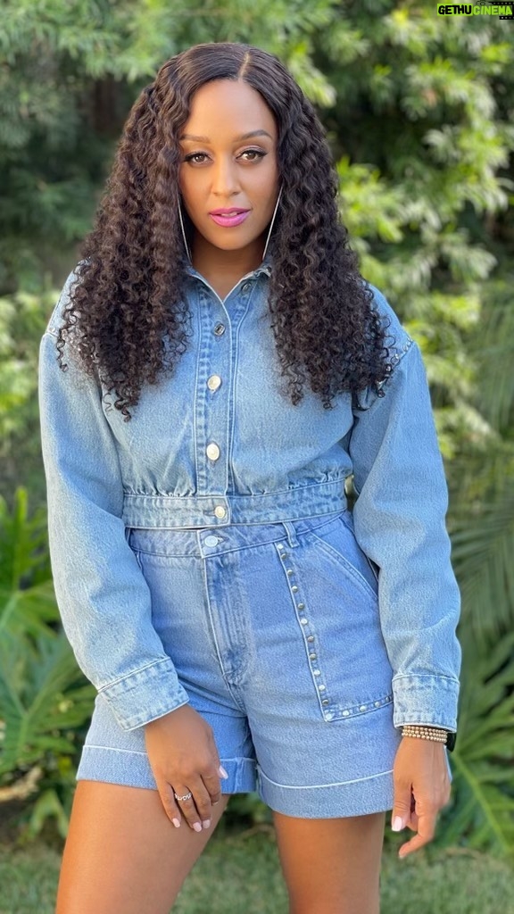Tia Mowry Instagram - For me, this summer is all about living boldly π£οΈβ¨ When you give yourself that permission to be your truest self, you have the ability to grow and flourish and reach your full potential! If you wanna dance. DANCE ππ½ LIFE is truly short and itβs time to LIVE IT! How do you make sure you are showing up as your true self? π dc: @marimacleod_ & @brettsewell_