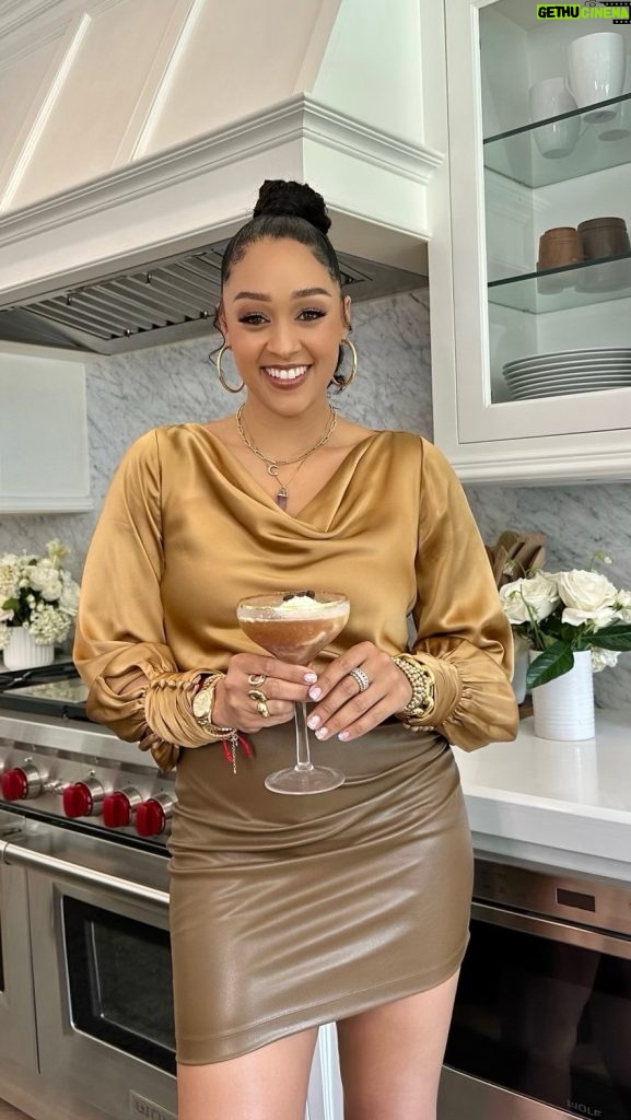 Tia Mowry Instagram - Who’s ready for Girls Night Out?! Let’s get the weekend started right with my FAVORITE drink- but with a little extra somethin 🍨Let me know if you try this yummy dessert drink before your night out! 🍸☕️