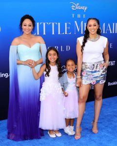 Tia Mowry Instagram - Cairo and I are at the premiere for Disney’s Little Mermaid! 🧜🏾‍♀️✨Tonight is a very special moment for me because I get to see one of my FAVORITE childhood movies come to life, and be able to share in this moment with my little girl 🥰 But more IMPORTANTLY, Cairo is finally getting to see someone who looks like her being represented on the big screen 🎬🖤 And that in itself is an extremely empowering moment for me & my baby girl, & something I will cherish forever ✨ Who’s excited to see this movie?!