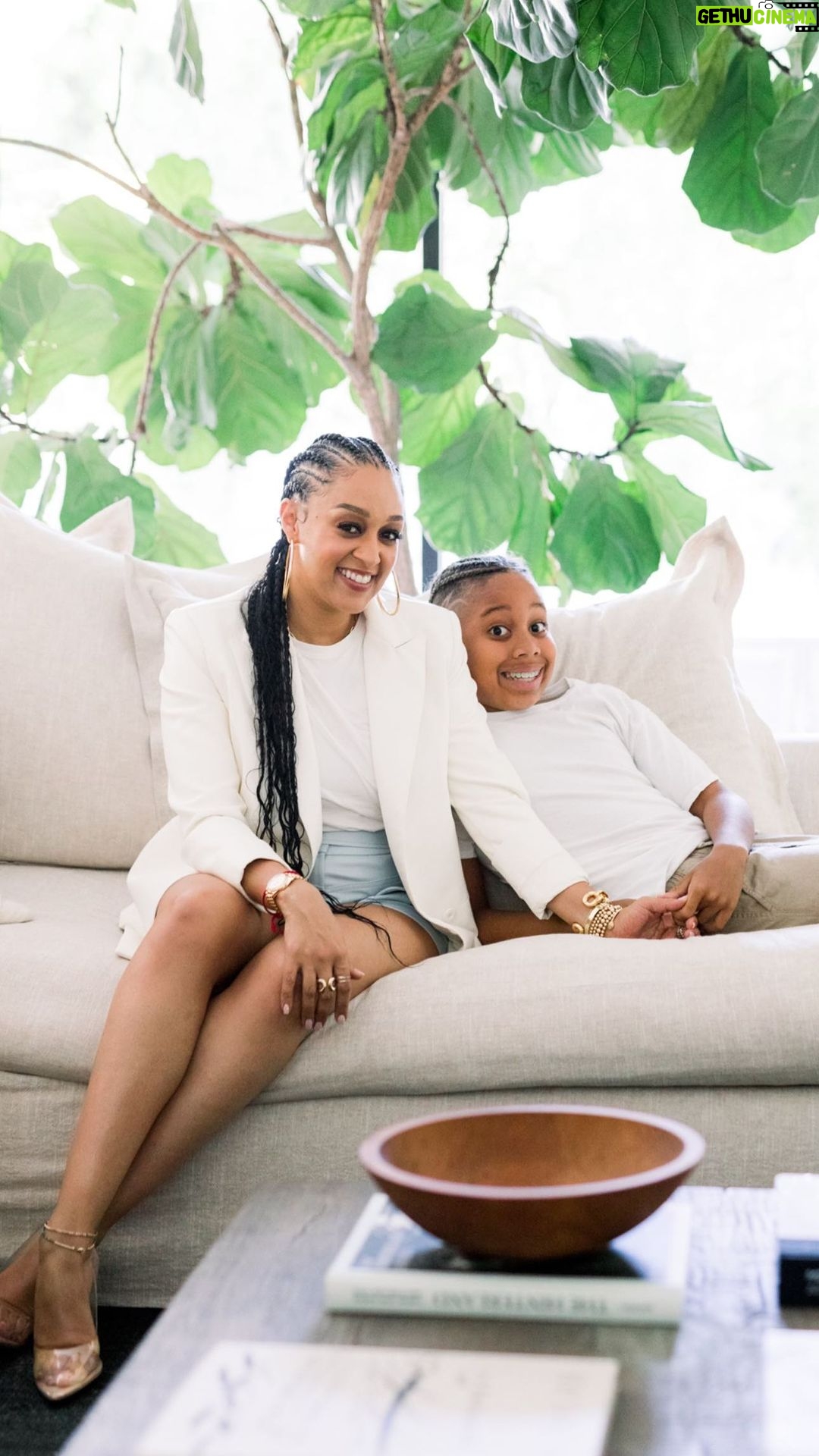 Tia Mowry Instagram - You best believe Cree and I had to bring the vibes to our favorite day: WASH DAY! ➿💦