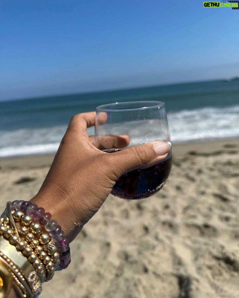 Tia Mowry Instagram - I am so happy I got to spend some time with my beautiful cousin @flowersake and my sweet daughter, Cairo, at the beach 🏖️ There is something so beautiful and healing that I have found in my friendships with the women in my life, and I want to spotlight the amazing Black women in my community who have been an essential part of my journey. There is understanding, compassion, and empathy that are built into these friendships, and an undeniable sense of affirmation that comes from being with my girls. As I continue to grow and heal, I want my little girl to also know and understand the beauty of Black Girl Magic 🫶🏽