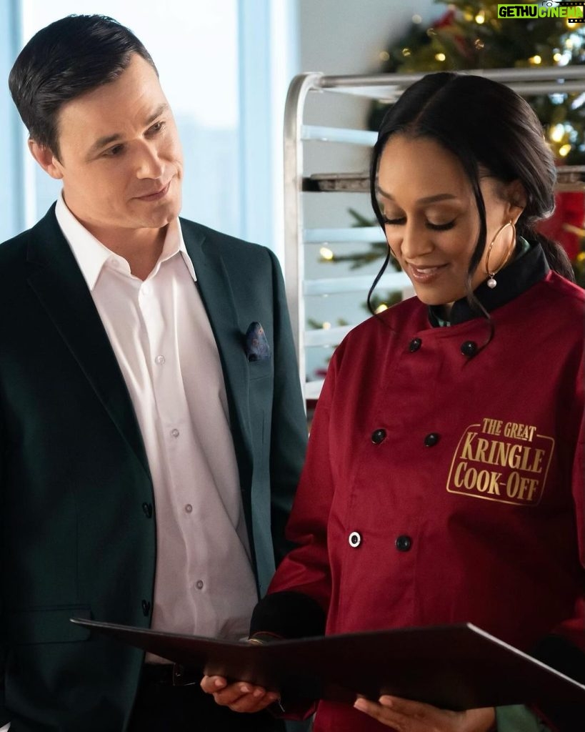 Tia Mowry Instagram - It’s finally here! #YesChefChristmas premieres today at 8pm on @lifetimetv🎄I am so exited to be sharing these tidbits of BTS while filming in Canada ❄️ As you can see, we had a time out there! Leave a 👩🏽‍🍳 in the comments if you’re gonna be tuning in tonight! #ItsaWonderfulLifetime
