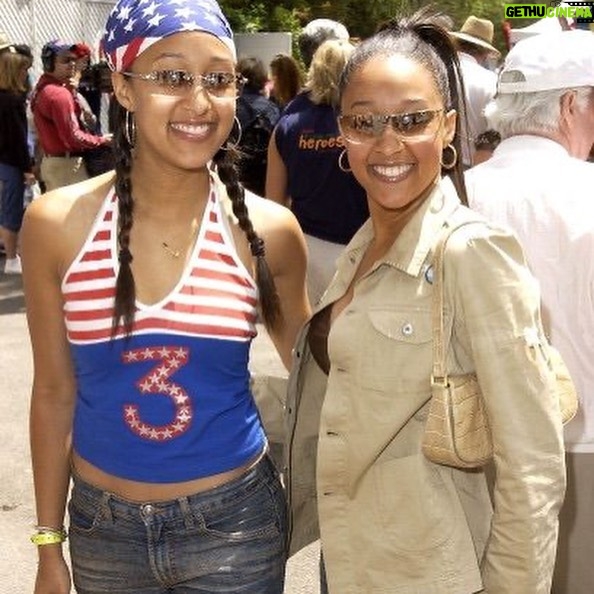 Tia Mowry Instagram - Personally, I think @tameramowrytwo and I were serving 90’s fashion icons. Should we recreate some of these looks? 😂