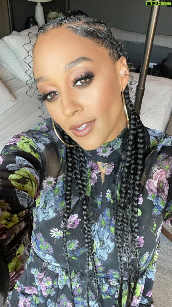 Tia Mowry Instagram - It’s #Friendsgiving on #TiaMowrysQuickFix! Join me and my BFFs as we catch up and cook-up a feast. The fun starts Thursday at 9/8c on @mycleotv!