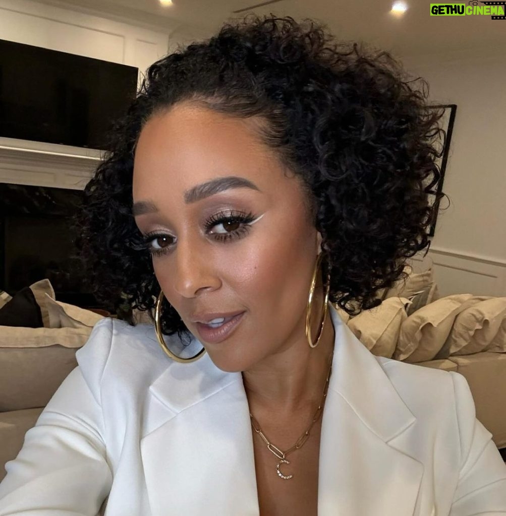 Tia Mowry Instagram - When @beyonce says to show up, YOU SHOW UP. It’s meaningful for her to express solidarity with fellow CEOs in the hair care industry, and I feel privileged to be in the company of such inspiring women in this space. Happy Women’s Day to the most incredible women in the game! ✨