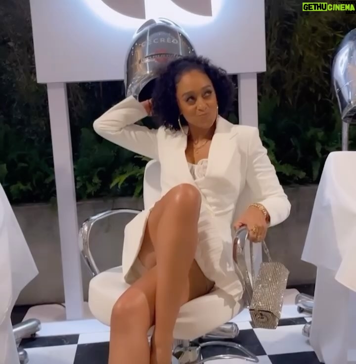 Tia Mowry Instagram - When @beyonce says to show up, YOU SHOW UP. It’s meaningful for her to express solidarity with fellow CEOs in the hair care industry, and I feel privileged to be in the company of such inspiring women in this space. Happy Women’s Day to the most incredible women in the game! ✨