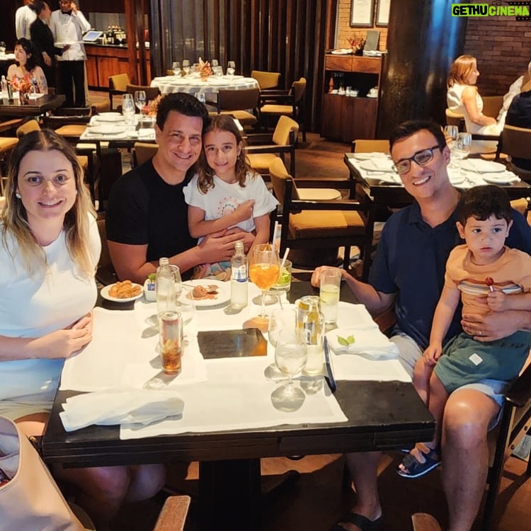 Tiago Pavinatto Instagram - Que coisas mais lindas, mais cheias de graça. Titio ama vocês. Fasano Hotel