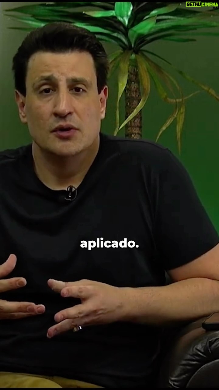 Tiago Pavinatto Instagram - Qual sua opinião?👇