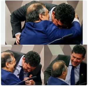 Tiago Pavinatto Instagram - Esse é o grande retrato do dia 13/12/23. E viva o tempo!
Aguentei pedrada desde 2017 dizendo que Sergio Moro destruiu a Lava-Jato quando todos acreditavam que ele era o herói. Em 2020, ele estragou um Governo. Agora, em 2023, estraga um país. Moro é um ciclo destrutivo de 3 em 3 anos.