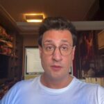 Tiago Pavinatto Instagram - PAVIVI DE PIJAMA AGORA NO YOUTUBE