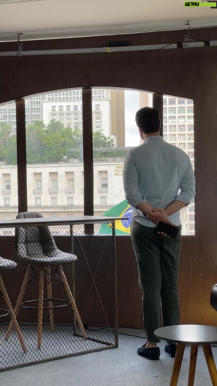 Tiago Pavinatto Instagram - Ontem deixei o passado para trás, iniciamos o Pavivi sem Mimimi, cenário novo, formato novo, horário novo. Obrigado pela sua audiência! #pavivi #paviview #pavivisemmimimi