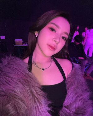 Tiara Andini Instagram - Flip It Up udah rilis di semua digital streaming platform. 
Tonton music videonya juga bisa lohhh, di youtube channel aku "Tiara Andini" 
Letsgaaawwww
