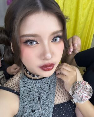 Tiara Andini Instagram - Flip It Up udah rilis di semua digital streaming platform. 
Tonton music videonya juga bisa lohhh, di youtube channel aku "Tiara Andini" 
Letsgaaawwww