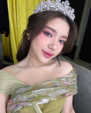 Tiara Andini Instagram - Flip It Up udah rilis di semua digital streaming platform. 
Tonton music videonya juga bisa lohhh, di youtube channel aku "Tiara Andini" 
Letsgaaawwww