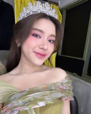 Tiara Andini Instagram - Flip It Up udah rilis di semua digital streaming platform. 
Tonton music videonya juga bisa lohhh, di youtube channel aku "Tiara Andini" 
Letsgaaawwww