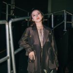 Tiara Andini Instagram - Adakah cara lain tuk bahagia? (Jawab sesuai bahasa kalian dong🤫) . . . wearing @hiantjen