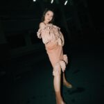 Tiara Andini Instagram - Penonton Jogja seistimewa kotanya 🤍 💄 : @vinaavaniaa Hairdo : @hairdobyrachela 👗 : @faberyfab @syeniamelia 📸 @fawzypadly