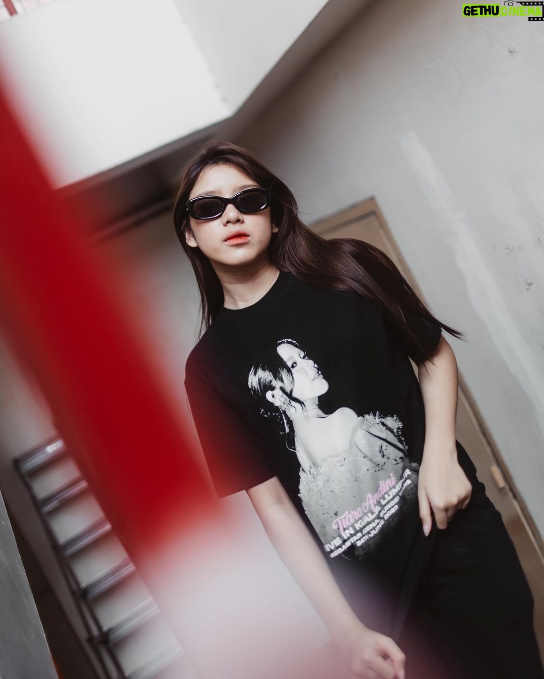 Tiara Andini Instagram - Mau? Tinggal pilih di bio @tiaraandini.merch
