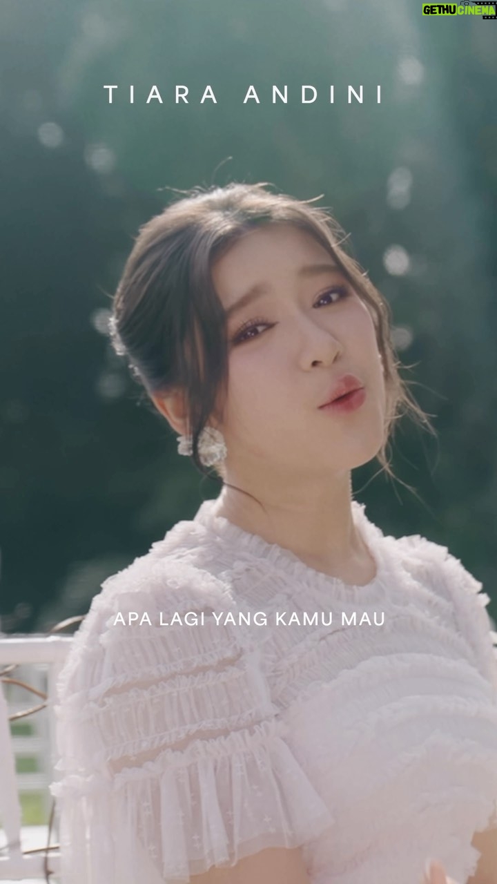 Tiara Andini Instagram - Sambut pagimu dengan lagu terbaruku deh MV is out now on my Youtube channel Tiara Andini Letsgoooooooowww🤸🏻♀️