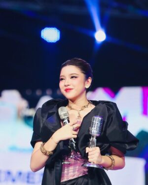 Tiara Andini Instagram - Penyanyi solo wanita paling ngetop sctv music awards 2023! 🥹🤍 
Thank u guys for all your support! Aku janji bakal lebih baik dan akan memberikan banyak hal yang indah kedepannya! 🫶🏻