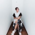 Tiara Andini Instagram - Posting foto ini sambil nontonin kembang api di Jakarta. Kalo kalian sambil ngapain? 📸: @fawzypadly 💄: @vs_makeupstudio @silvihairdo 👗: @faberyfab @suedesonofficial