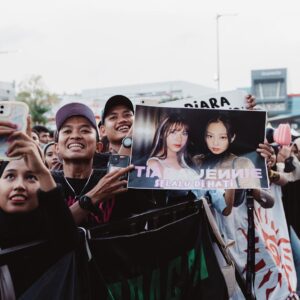 Tiara Andini Instagram - Kira kira kota mana lagi ya yang harus aku ajak nyanyi bareng?