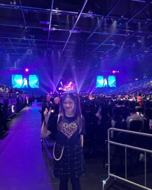 Tiara Andini Instagram - Kehebohanku nonton konser blackpink di Hongkong💞 
⚠️ati ati yang pake earphone⚠️