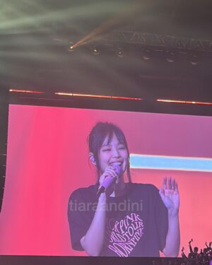 Tiara Andini Instagram - Kehebohanku nonton konser blackpink di Hongkong💞 
⚠️ati ati yang pake earphone⚠️